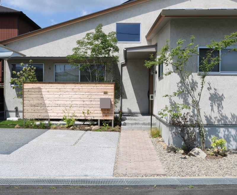 赤磐市｜小さな庭があるシンプル外構
