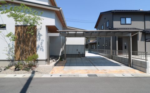 倉敷市｜縦格子と植栽が彩る和モダン外構