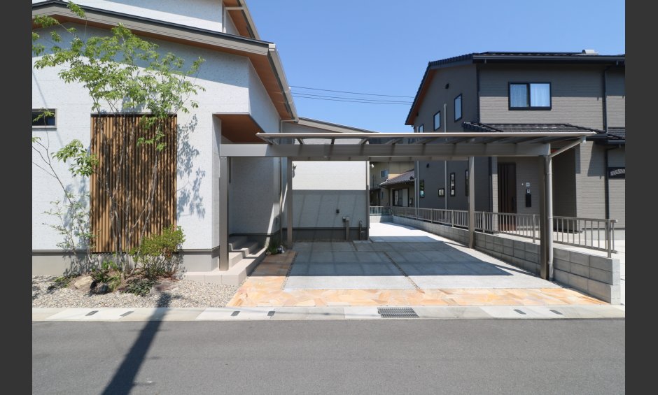 倉敷市｜縦格子と植栽が彩る和モダン外構