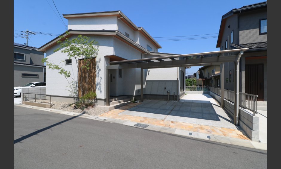 倉敷市｜縦格子と植栽が彩る和モダン外構
