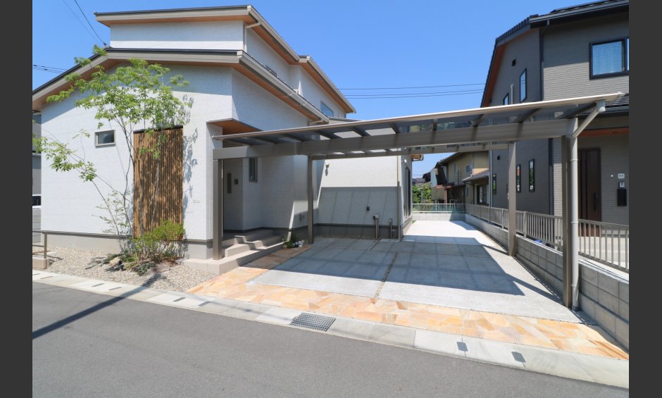 倉敷市｜縦格子と植栽が彩る和モダン外構