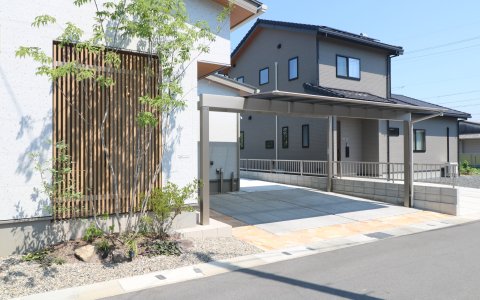 倉敷市｜縦格子と植栽が彩る和モダン外構