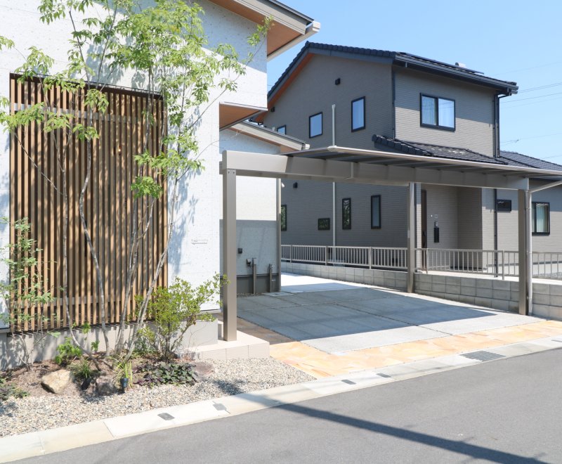 倉敷市｜縦格子と植栽が彩る和モダン外構