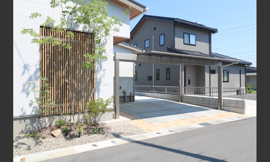 倉敷市｜縦格子と植栽が彩る和モダン外構