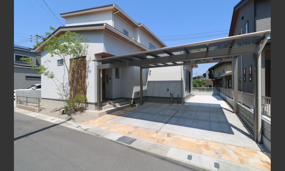 倉敷市｜縦格子と植栽が彩る和モダン外構