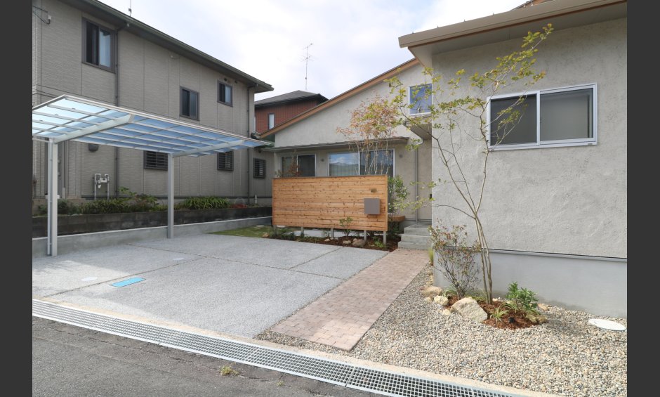 板塀の門柱