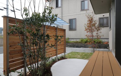 板塀の門柱