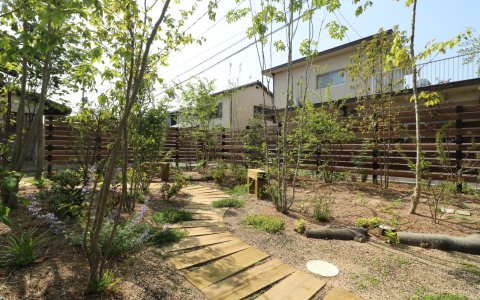 倉敷市｜木と緑に囲まれた外構