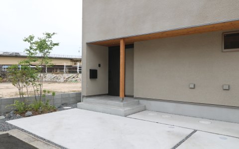 岡山市｜和モダン住宅と緑の外構