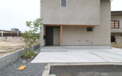 岡山市｜和モダン住宅と緑の外構