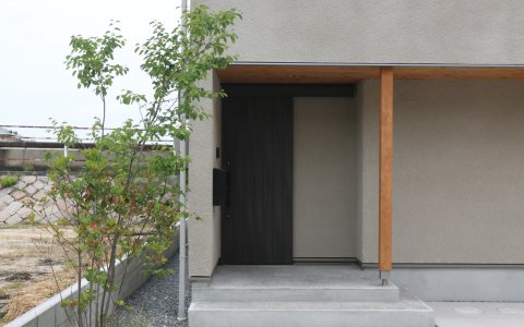 岡山市｜和モダン住宅と緑の外構