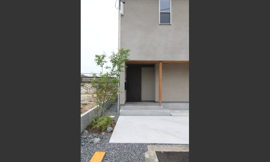岡山市｜和モダン住宅と緑の外構