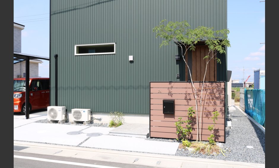 岡山市｜緑の外壁と調和するエクステリア