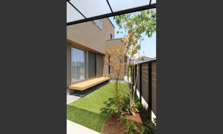 総社市｜グレージュを引き立てる植栽