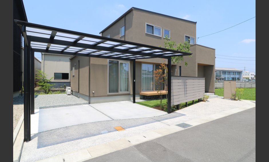 総社市｜グレージュを引き立てる植栽