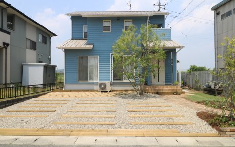 岡山市｜レンガと天然枕木で作る温もりの庭
