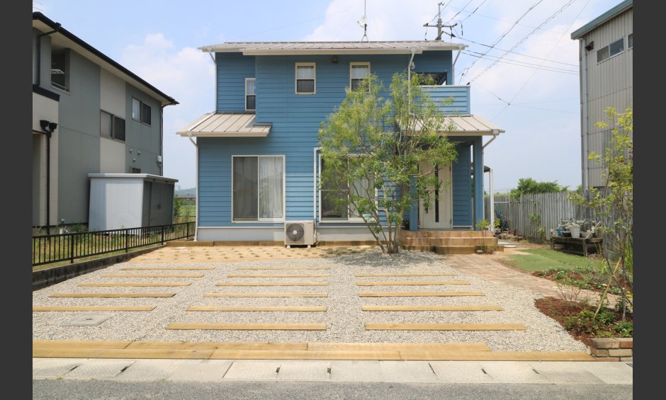 岡山市｜レンガと天然枕木で作る温もりの庭