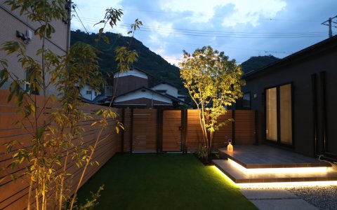 玉野市｜タイルデッキと芝で愉しむ庭時間