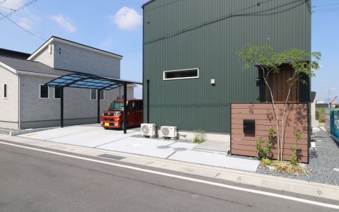 岡山市｜緑の外壁と調和するエクステリア