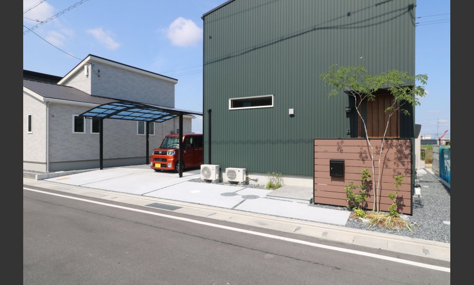 岡山市｜緑の外壁と調和するエクステリア