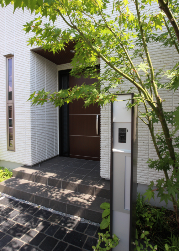 倉敷市｜シンボルツリーと石畳の外構