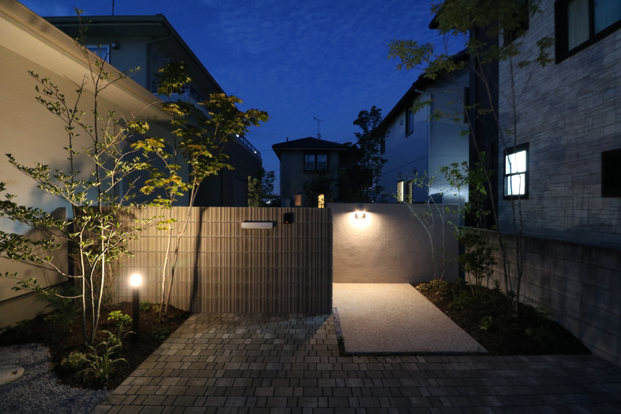 倉敷市｜植栽映える塗壁と化粧ブロック