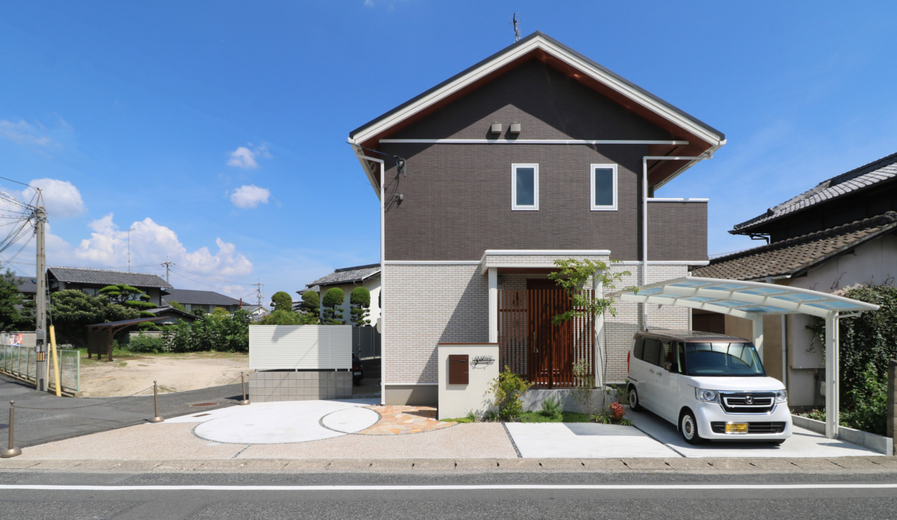 倉敷市｜植栽と曲線石貼りデザインの外構