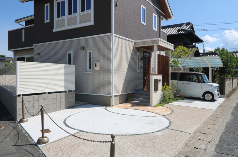 倉敷市｜植栽と曲線石貼りデザインの外構