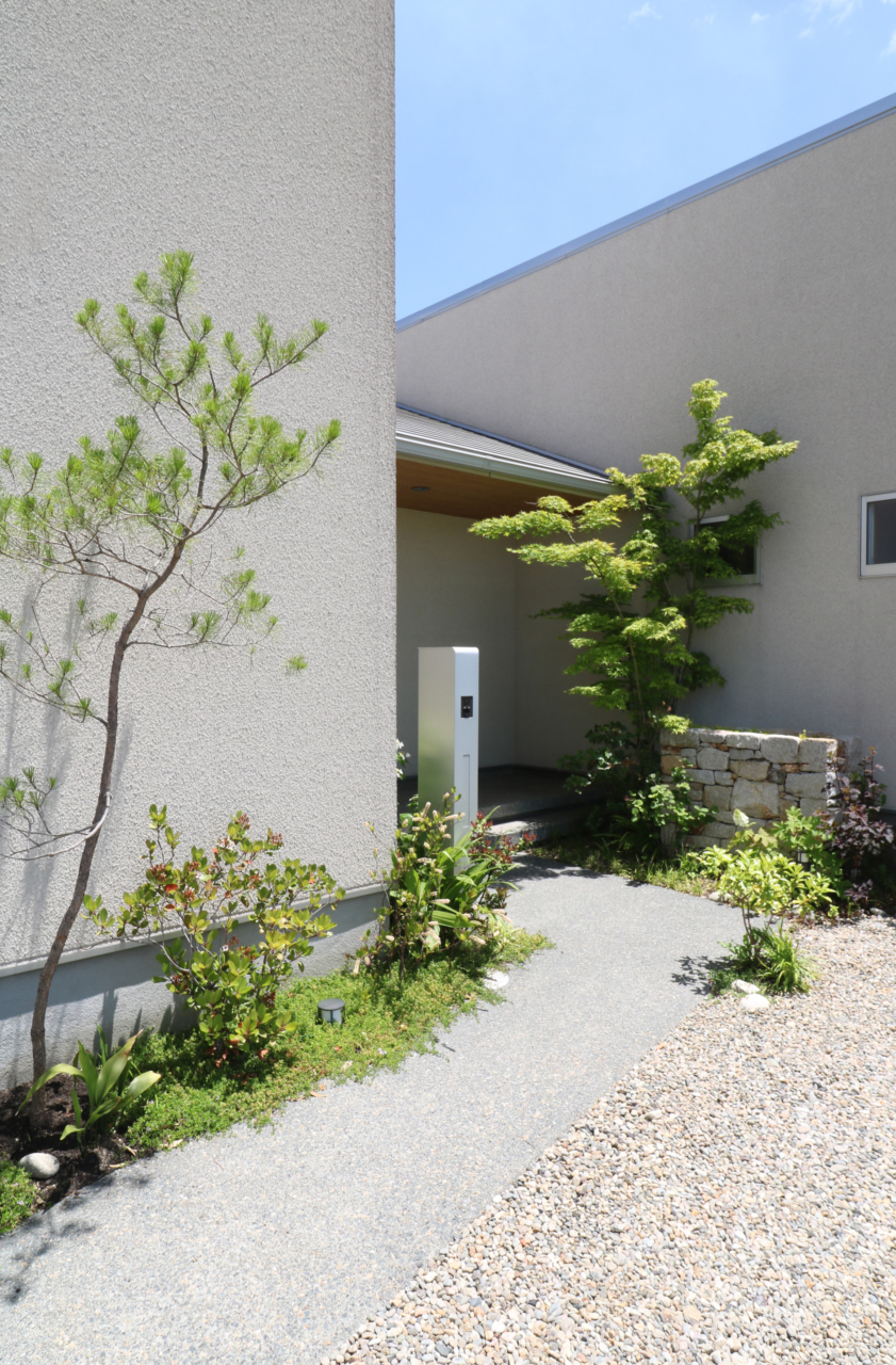 岡山市｜砂利敷きと緑あるシンプルデザイン