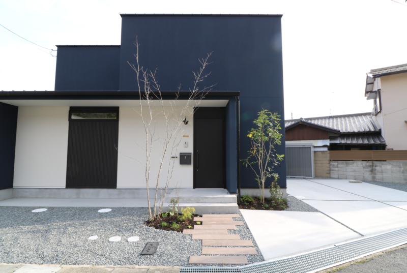 玉野市｜シンプルに植栽で魅せる外構
