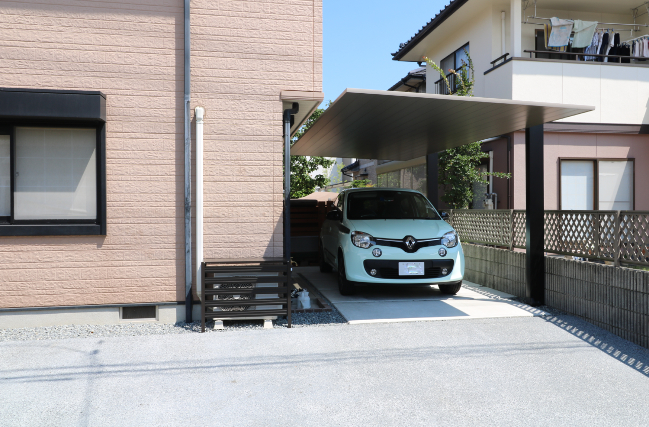 倉敷市｜枕木と赤レンガで作るファサード