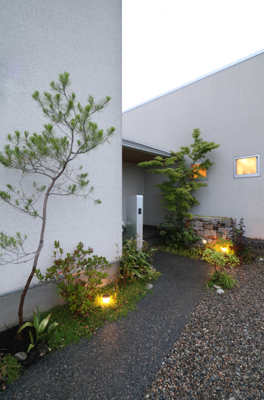 岡山市｜砂利敷きと緑あるシンプルデザイン
