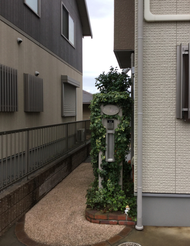 倉敷市｜雨に濡れないルーフアプローチ