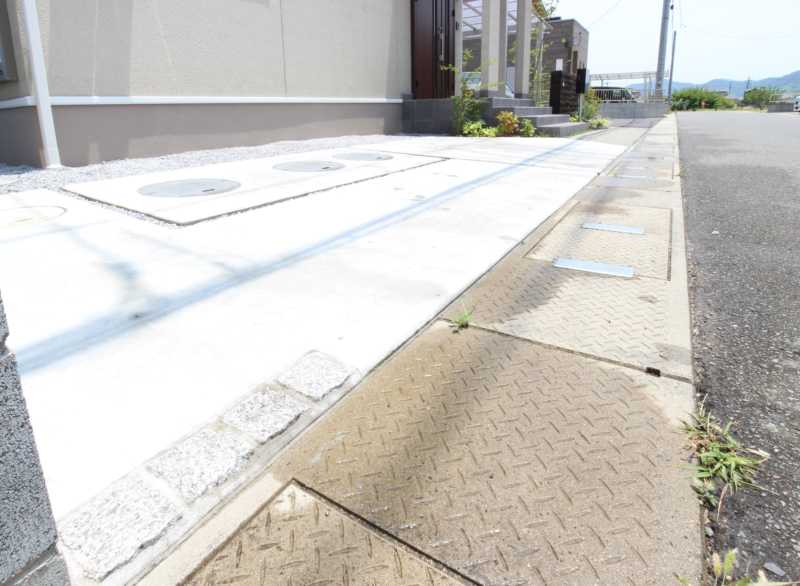 倉敷市｜岩肌美しい門柱のエクステリア