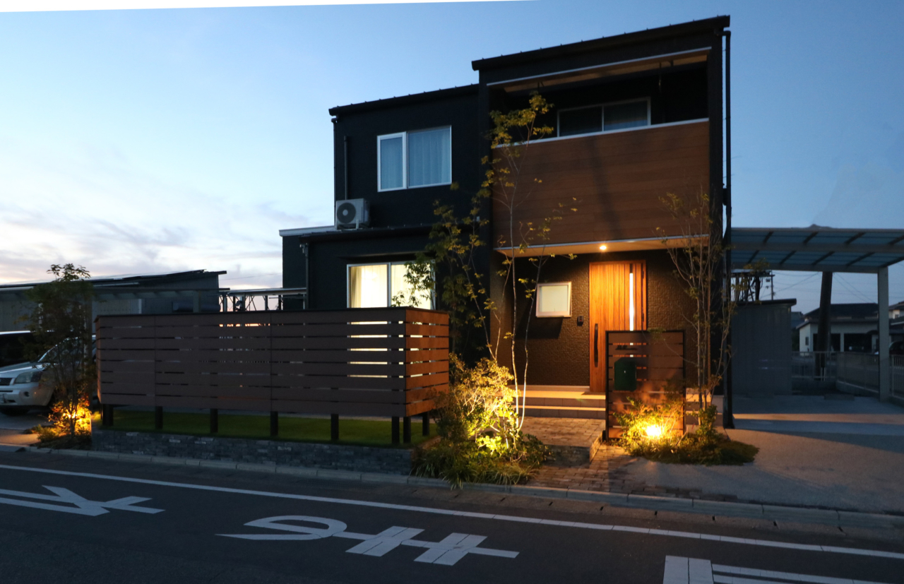岡山市｜木調フェンスで彩るナチュラル外構