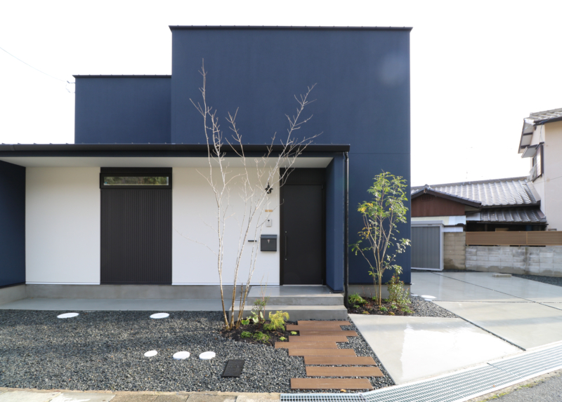 玉野市｜シンプルに植栽で魅せる外構