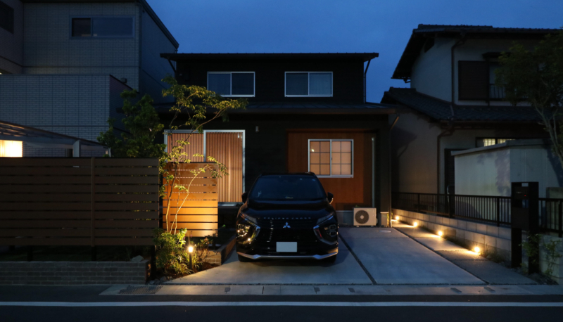 岡山市｜芝生とウッドフェンスのある外構