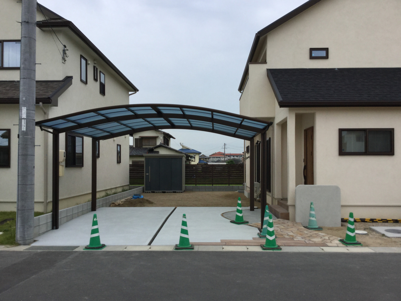 倉敷市｜コンクリート枕木と石のアプローチ