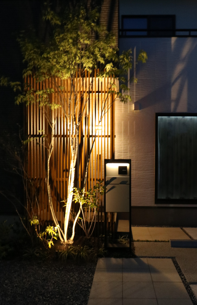 倉敷市｜木調カーポートと植栽で彩る外構