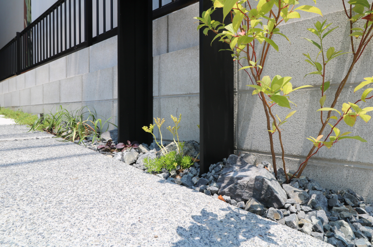 岡山市｜芝生とウッドフェンスのある外構