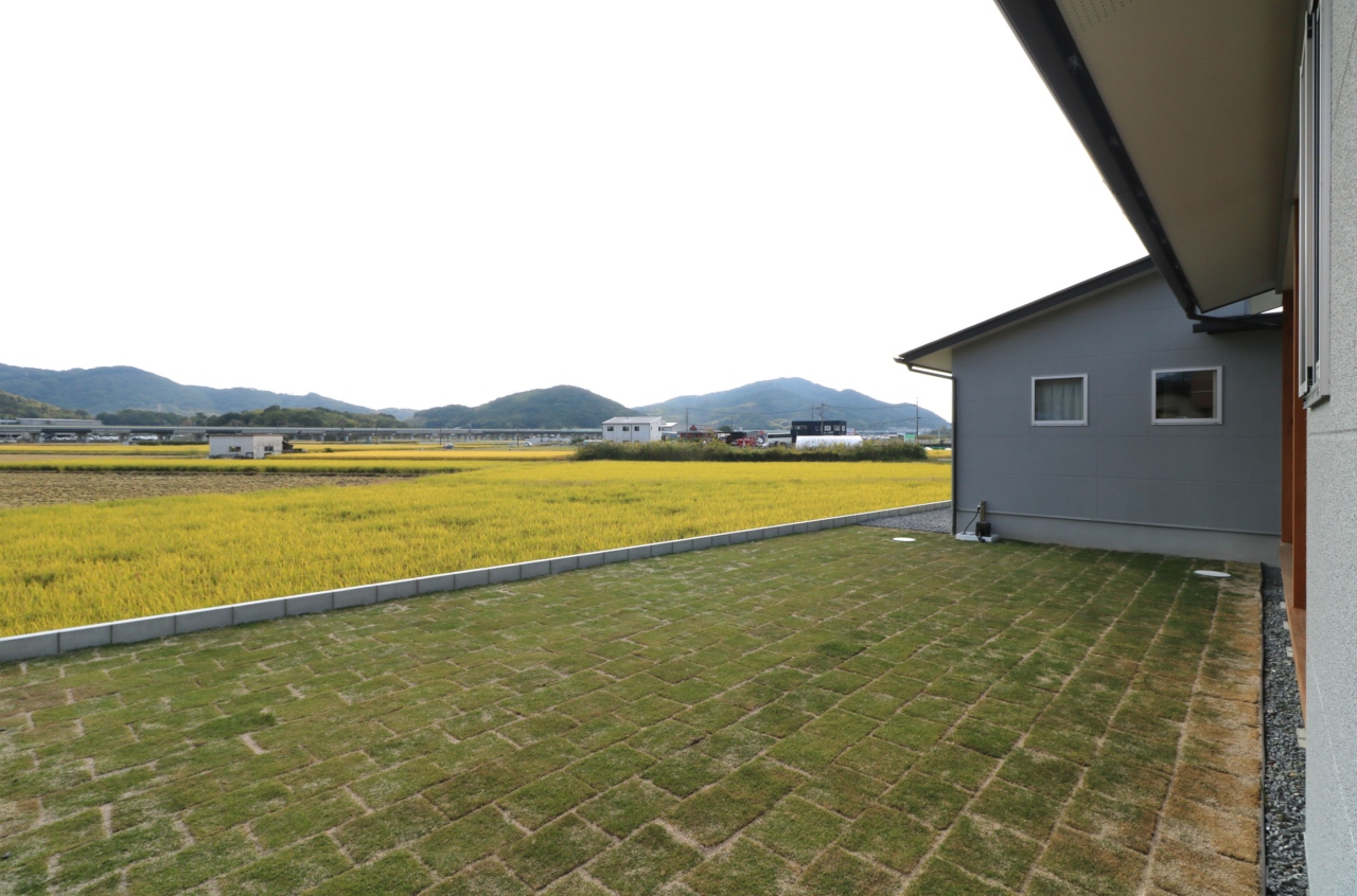 赤磐市｜シンボルツリーで彩るミニマム外構