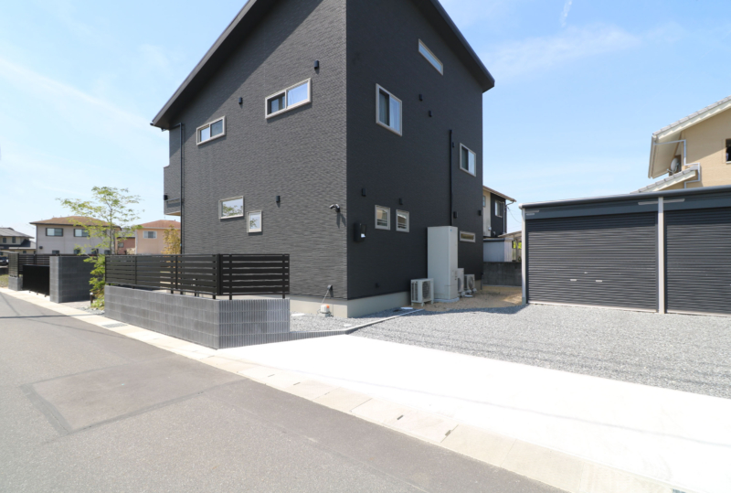 岡山市｜植栽映えるシックな化粧ブロック