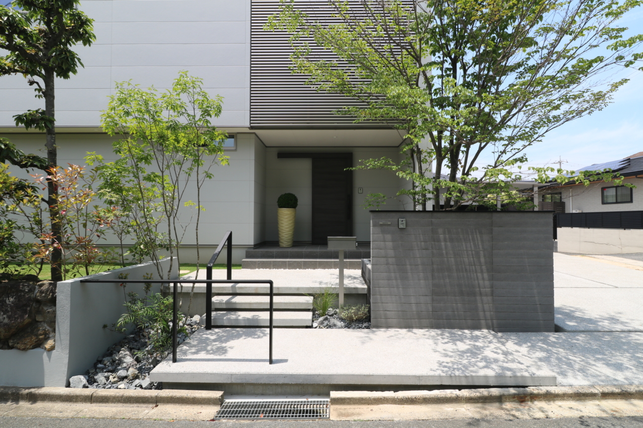 倉敷市｜植栽が彩るスタイリッシュ外構