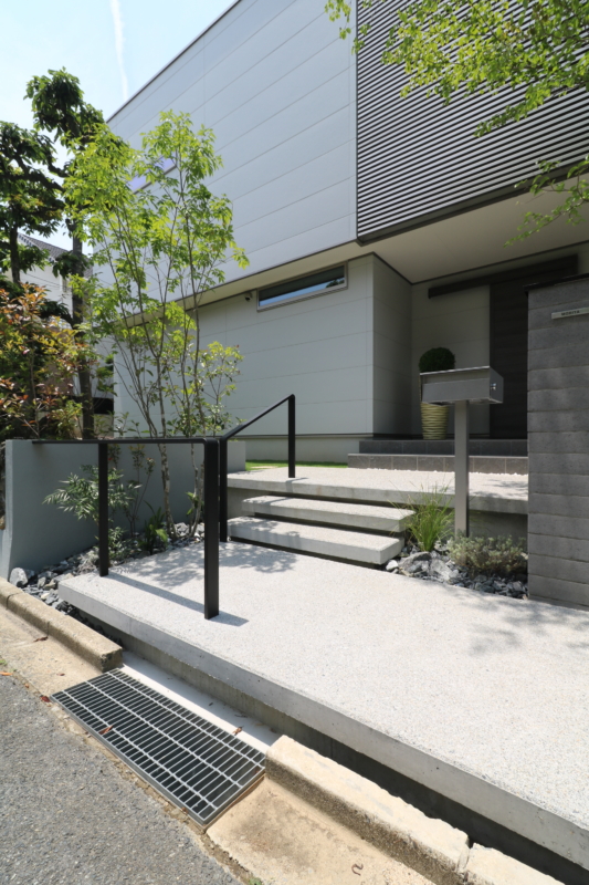 倉敷市｜植栽が彩るスタイリッシュ外構