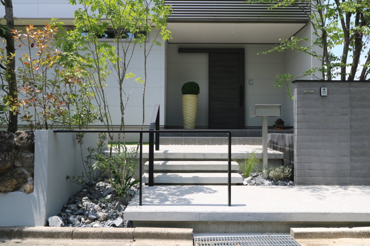 倉敷市｜植栽が彩るスタイリッシュ外構