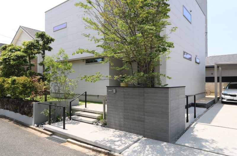 倉敷市｜植栽が彩るスタイリッシュ外構