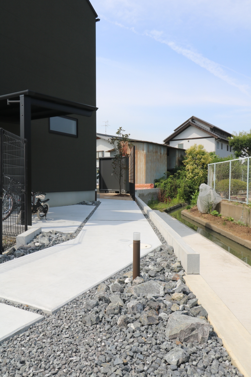 岡山市｜天然木フェンスで囲む庭空間