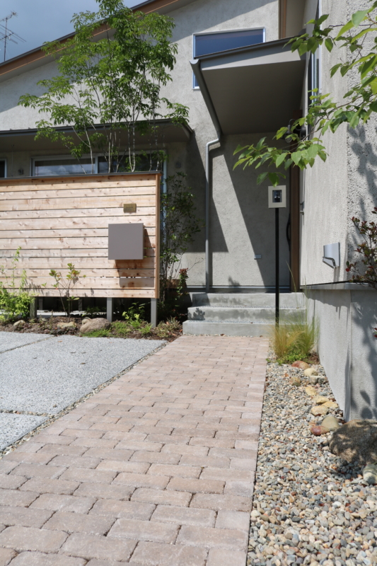 赤磐市｜小さな庭があるシンプル外構