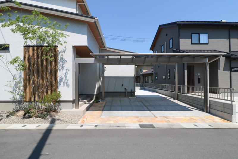 倉敷市｜縦格子と植栽が彩る和モダン外構