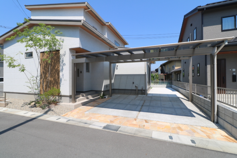 倉敷市｜縦格子と植栽が彩る和モダン外構